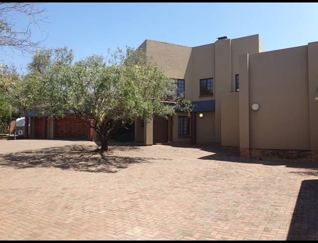 5 BEDROOM HOUSE FOR SALE IN PEBBLE ROCK GOLF VILLAGE